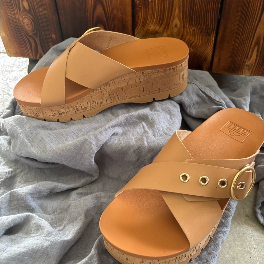 Reef Women's Beige Platform Sandals - Picture 2 of 3